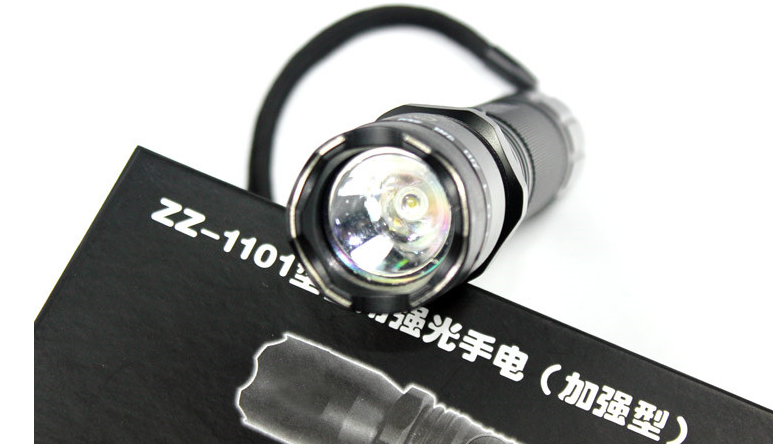 如何使用防身電棒？