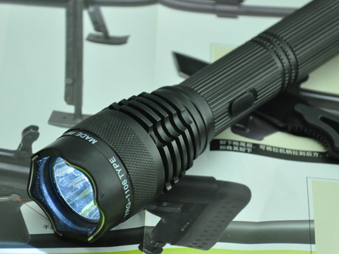 1106型鈦合金改進(jìn)型強(qiáng)光電擊器 1106型鈦合金改進(jìn)型強(qiáng)光電擊器