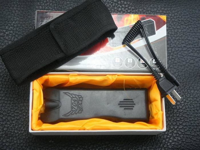 704型短款防身高壓電擊器 704型短款防身高壓電擊器